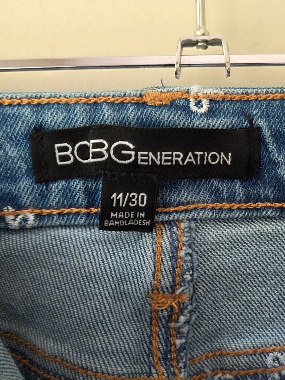 BCBG High Rise Wide Leg Jeans | 11/30 | Light Wash Embroidered Bows Cute NWOT - Picture 7 of 8